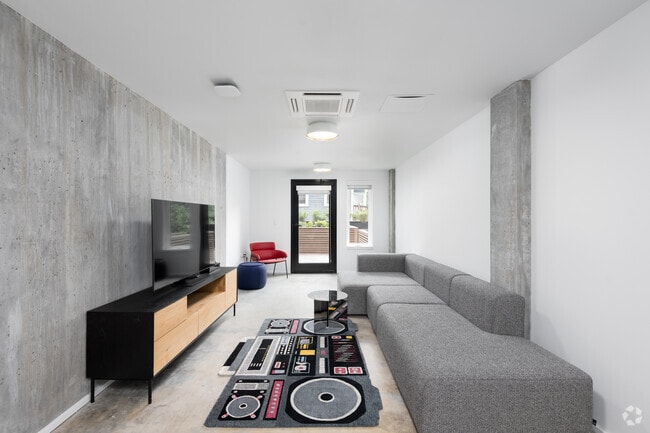 Community Lounge - Analog Tacoma