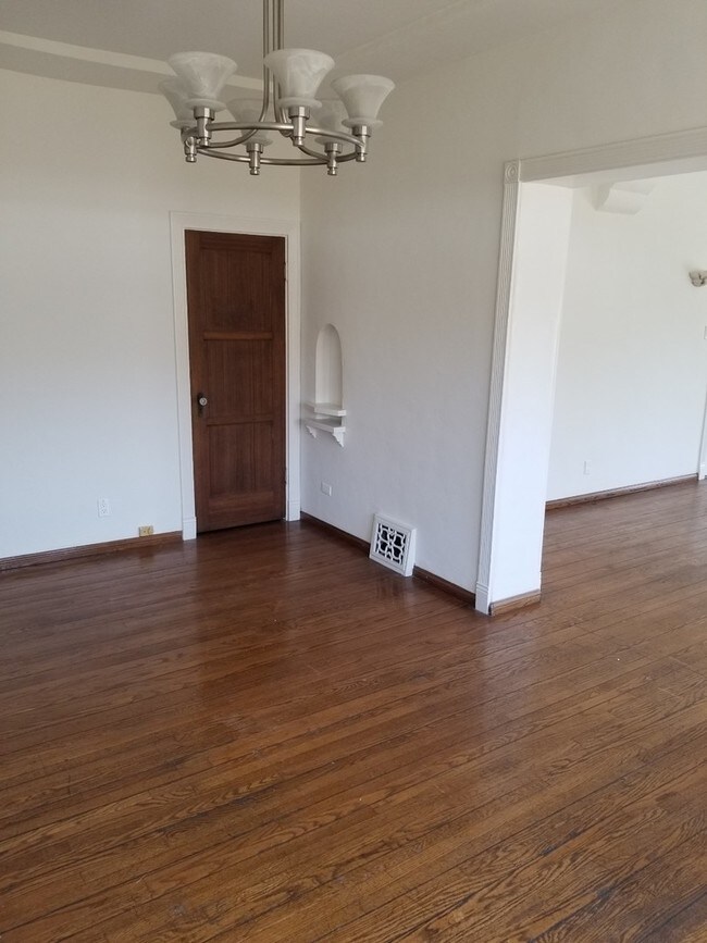 Photo - 855 S Shenandoah St Unidad 4