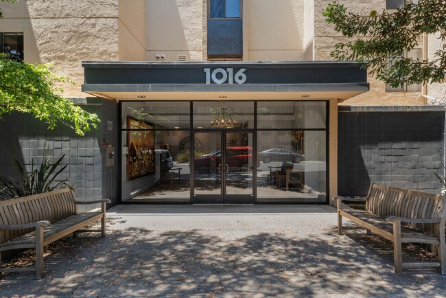 Building Photo - 1016 Continentals (Belview Heights) Rental