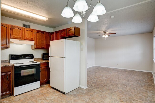 Photo - 2 br, 1 bath 4plex - 19221 San Marcos Hwy ...
