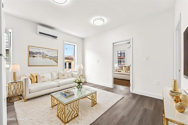 Photo - 96-29 Corona Ave. Unidad 2R