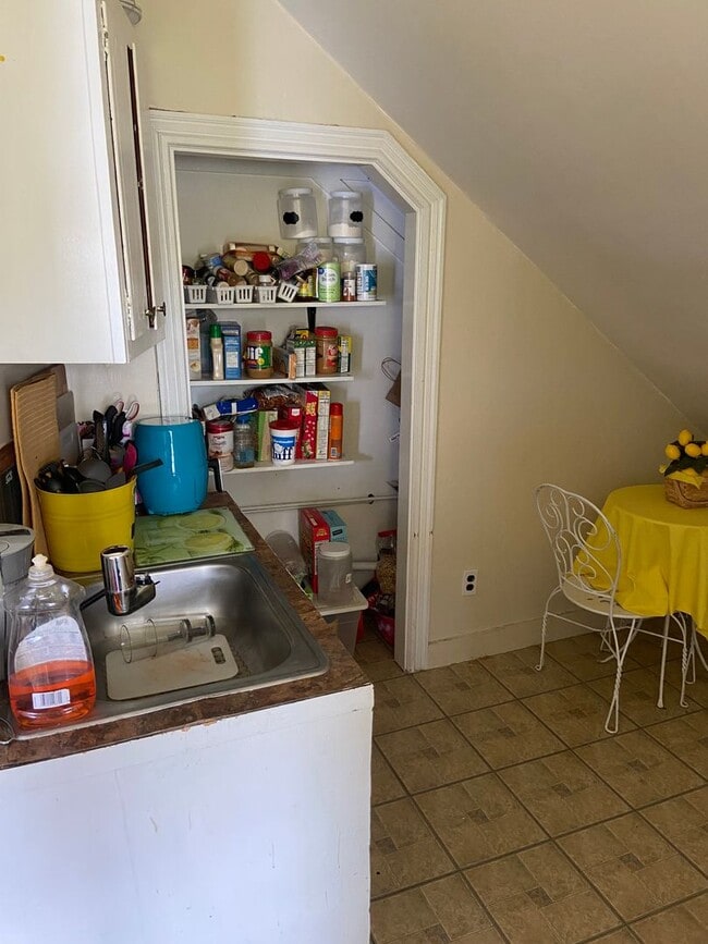 Building Photo - 927 Smith St Unit 927 Smith #3