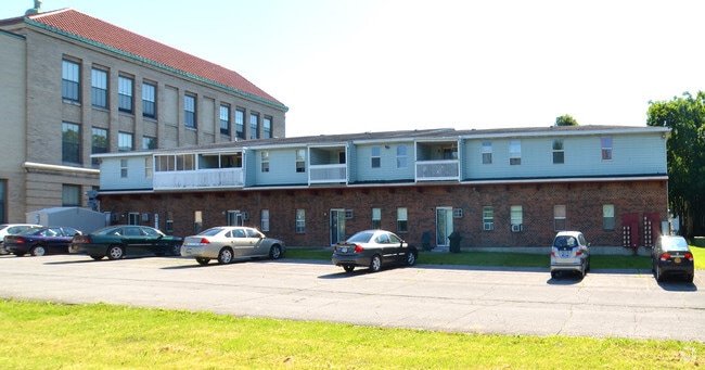 296 Main St