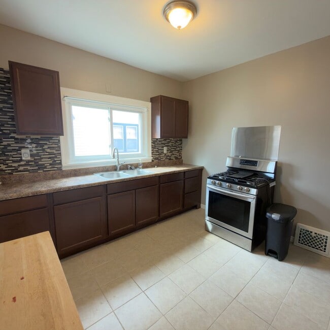 Photo - Charming 3 bedroom home with laundry included!