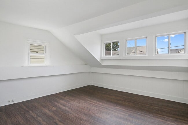 Building Photo - Bright and Cozy 2 Bedroom, 1 Bath Home in Middletown!