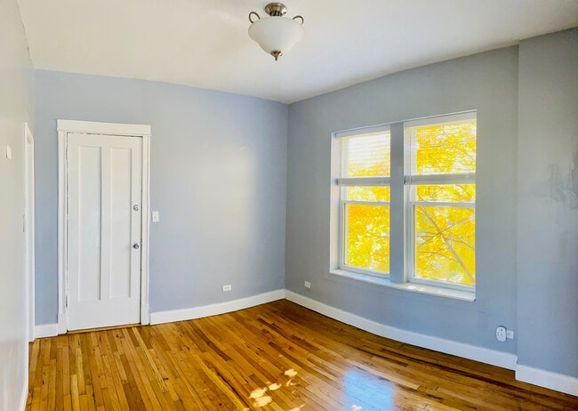 Building Photo - 2102 W 37th St Unit 3R