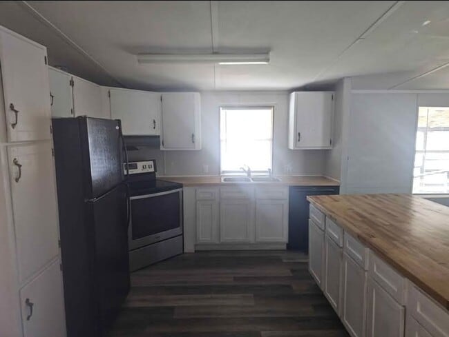 Photo - 3/2 Mobile Home with fenced yard