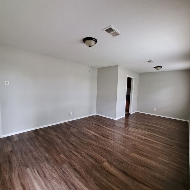 Photo - 264 E Holmes Rd