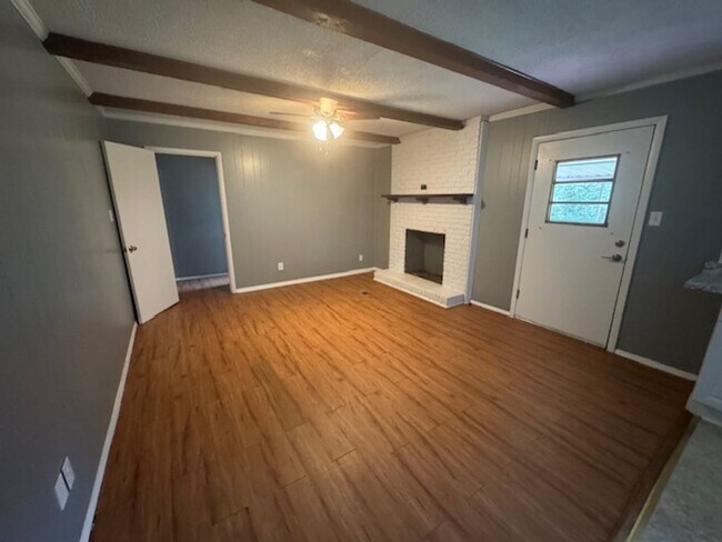 Photo - 2068 Whitesville Rd