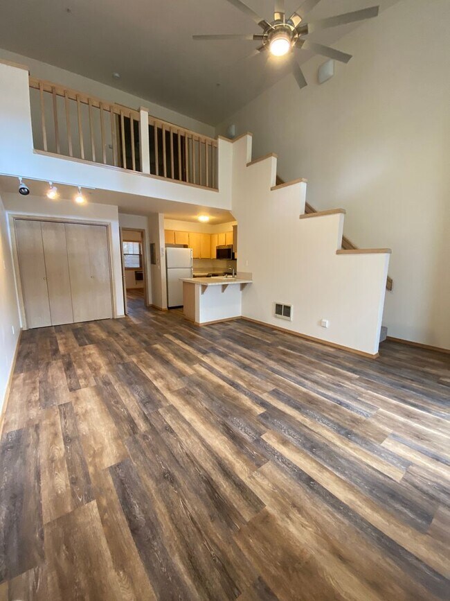 Building Photo - 2 bedroom | 2 Bath Condo in Hood River