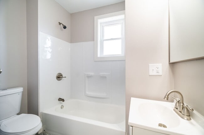 Photo - Updated 3 Bedroom Home for Rent! Large Yar...