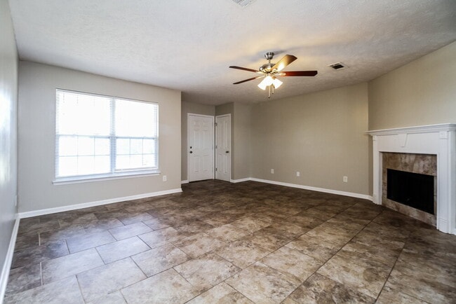 Photo - 176 Lyndhurst Dr