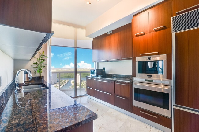Building Photo - 15901 Collins Ave Rental