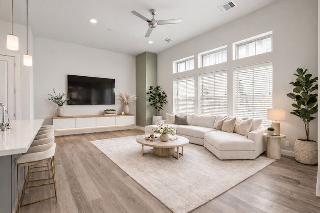 Building Photo - 5209 Allen St Unit C