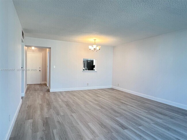 Photo - 301 NE 14th Ave Unit 608