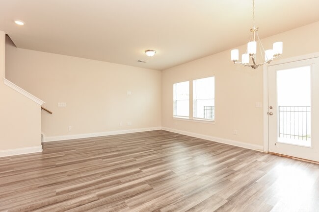 Photo - 906 Ridge Ln