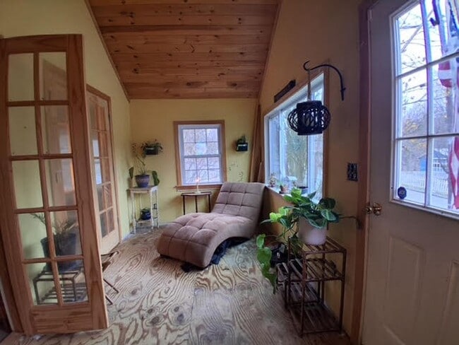 Photo - Furnished single family home