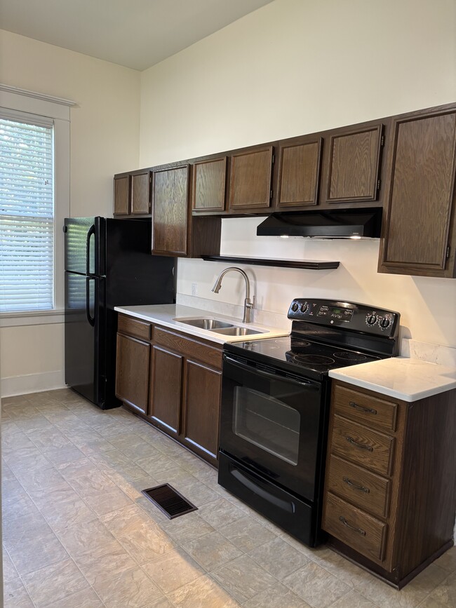 Building Photo - 2211 Central Ave Unit 2211 Central Apt B