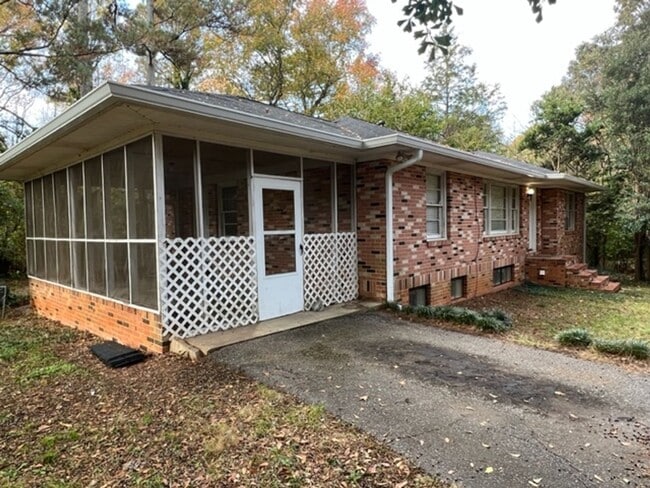 Spacious 3 bed 2 bath house in Athens! - Spacious 3 bed 2 bath house in Athens!