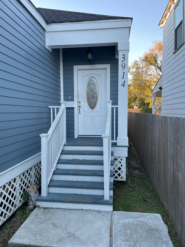 Photo - Renovated 2BD/1BA with Driveway and Backyard!