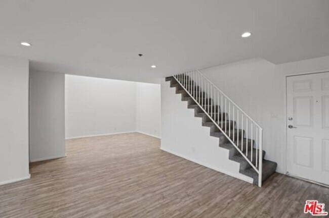 Building Photo - 11711 Ohio Ave Unit 302 Rental