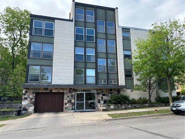 Building Photo - 821 Douglas Ave Unit 104