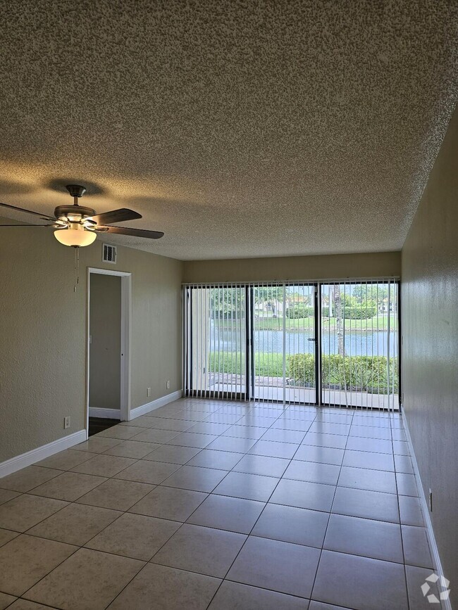 Building Photo - 1523 Lake Crystal Dr Unit B Rental