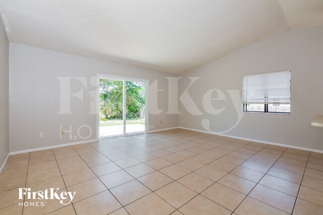 Photo - 121 Summerset Dr