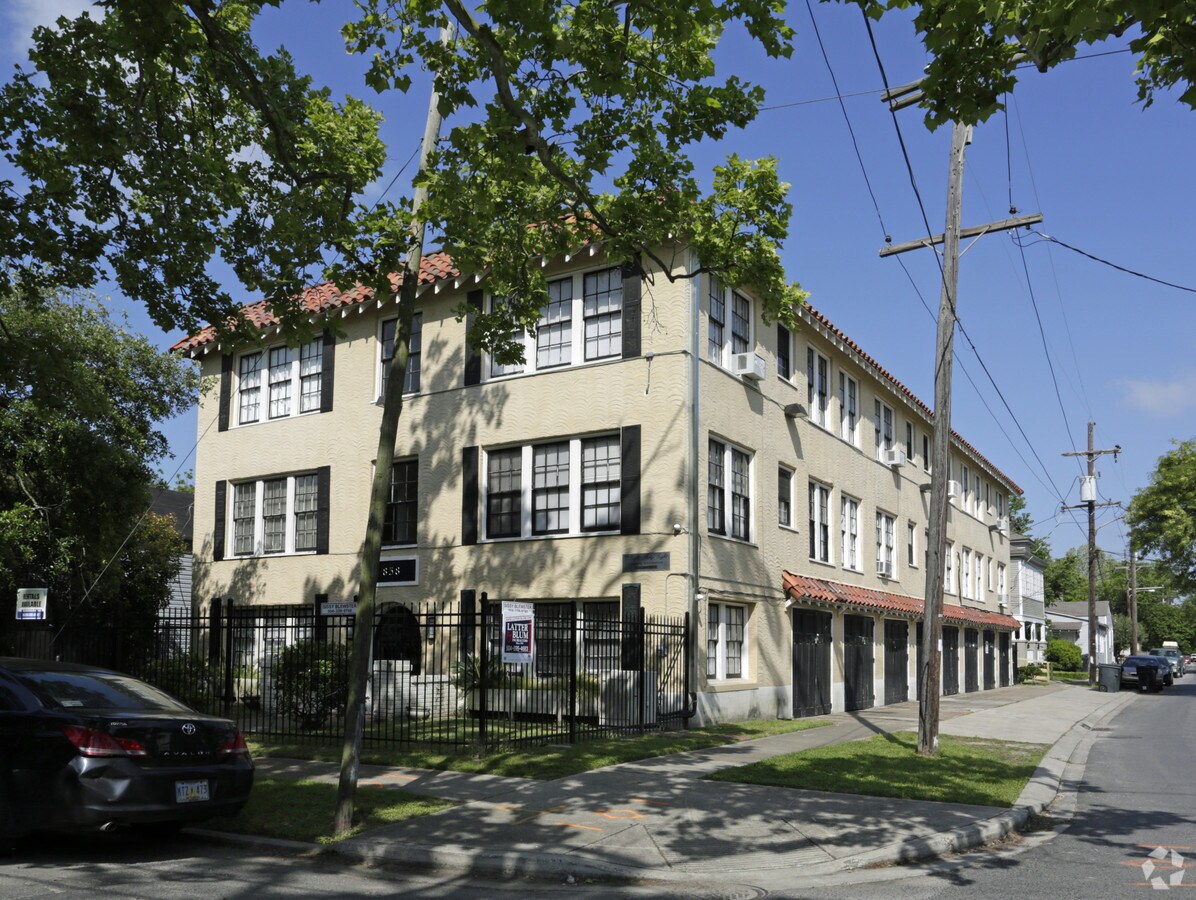 Photo - Campus Walk Apts