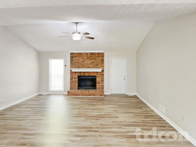 Photo - 555 N Oakland Cir