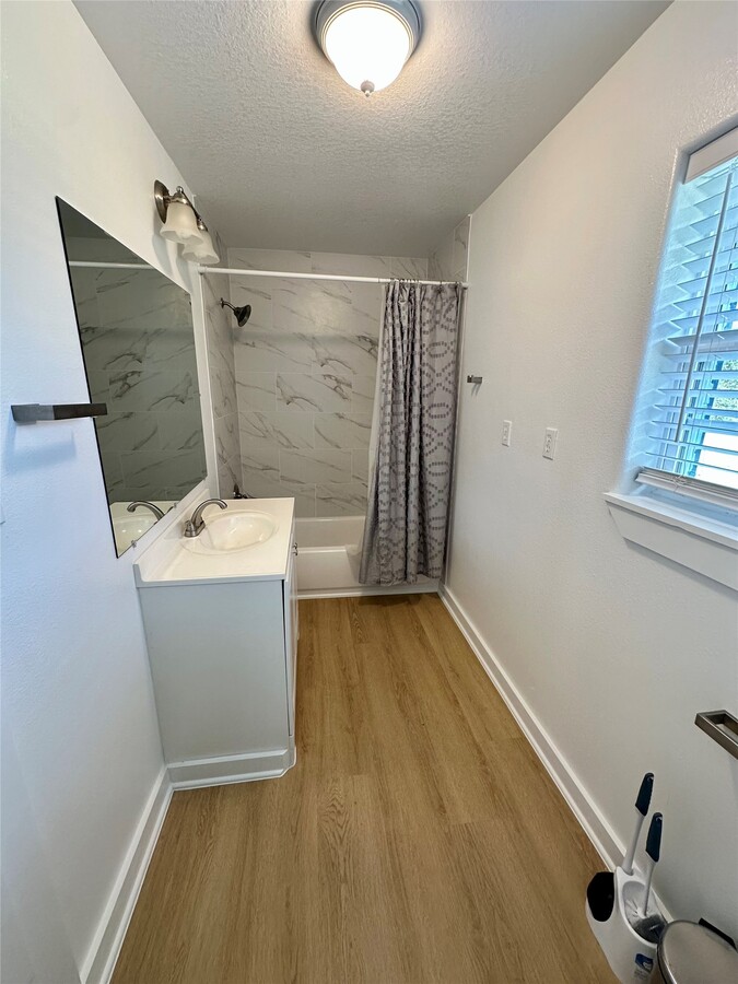 Photo - 305 Miles Rd