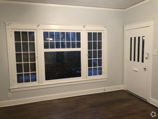Building Photo - 1952 1/2 S La Salle Ave Unit West Adams Heights Rental