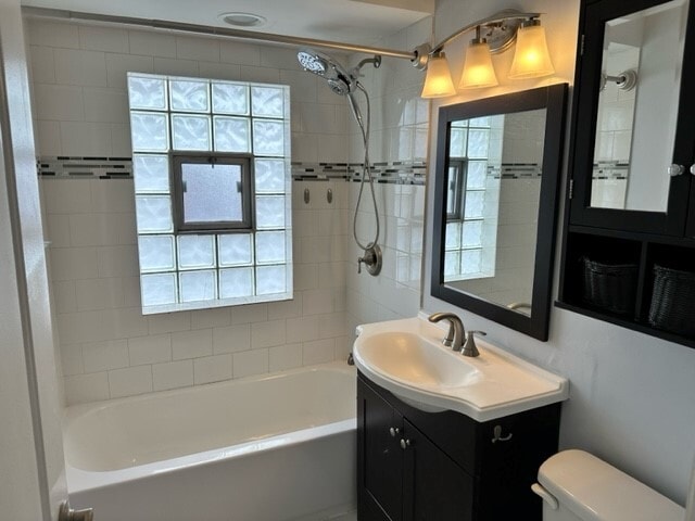 Upstairs bathroom - 6422 S Lawler Ave