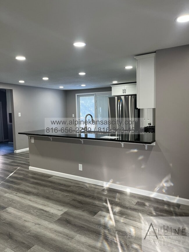 Photo - Available Mid January! 5 Bedrooms, PLUS Rec Room in Gladstone!