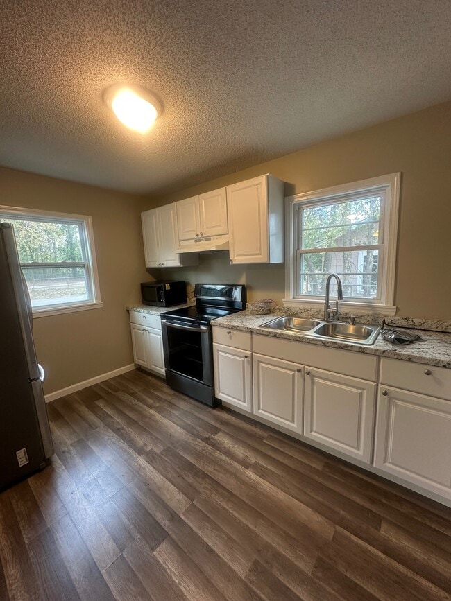 Photo - 801 E Moore St