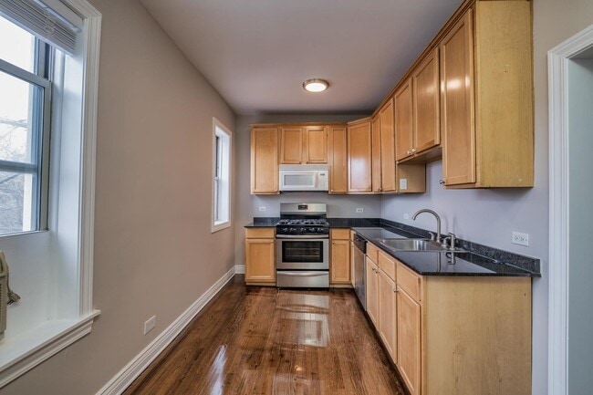 Photo - 2450 W Addison St Unidad 2A