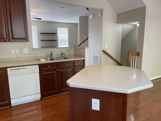 Photo - 3 Bedroom/2.5 Bath Townhome in Great Location