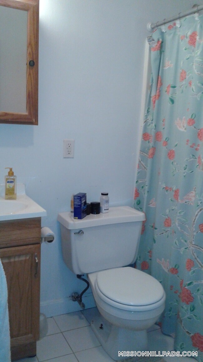 Building Photo - 63 S Huntington Ave Unit 3