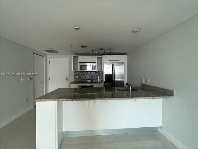 Photo - 185 SW 7th St Unidad 2914