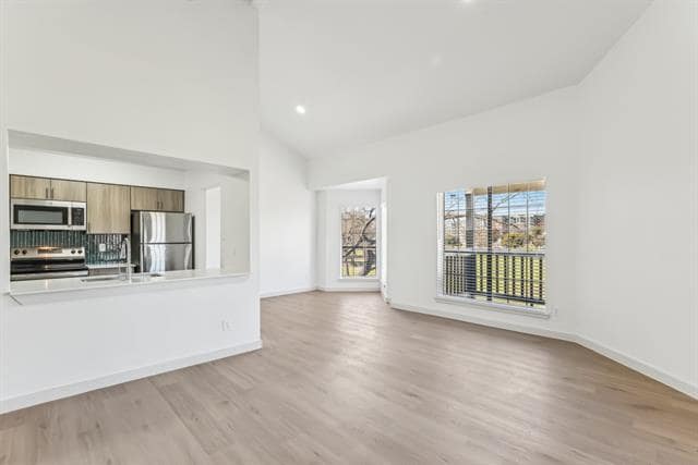 Building Photo - 230 E 5th St Unit 204 Rental