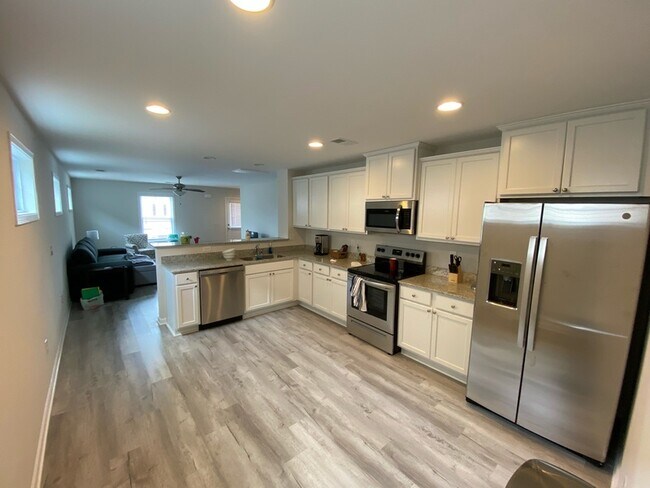 Photo - 207 Royal Way