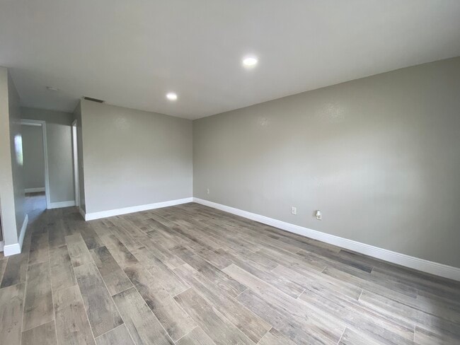 Photo - 2210 Marilyn Ln