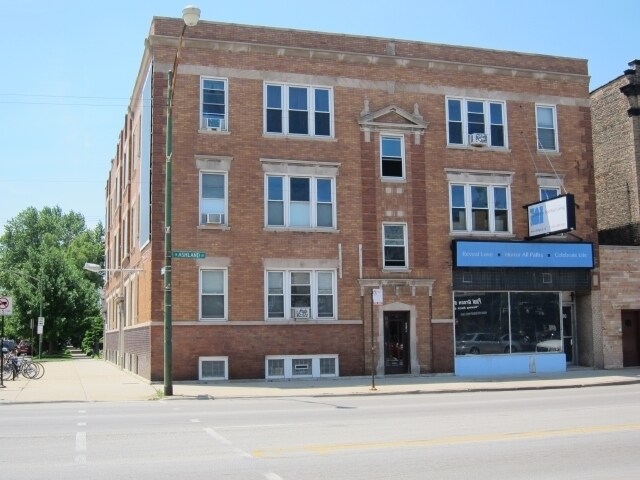 Photo - 3036 N Ashland Ave Condo