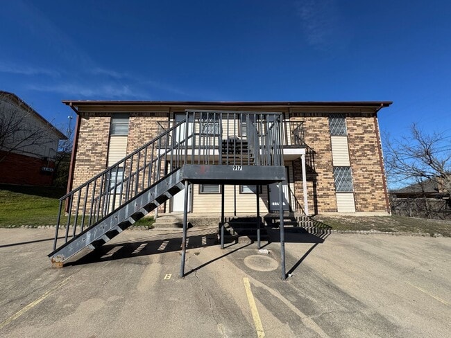 Building Photo - 917 N 7th St