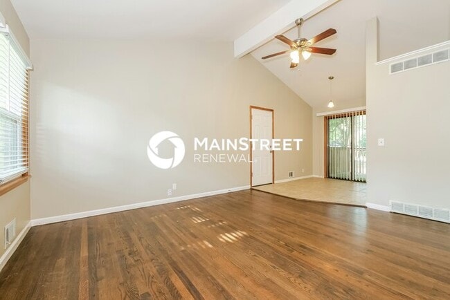 Photo - 3 Bedroom Pet-Friendly Home in Shawnee, KS with Main Street Renewal
