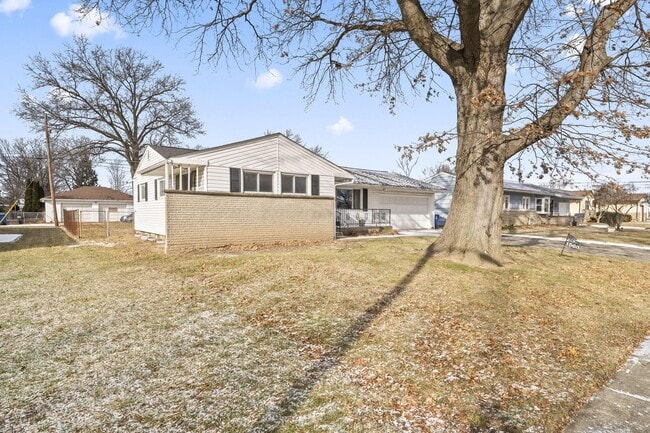 Photo - 1565 Garywood Ave