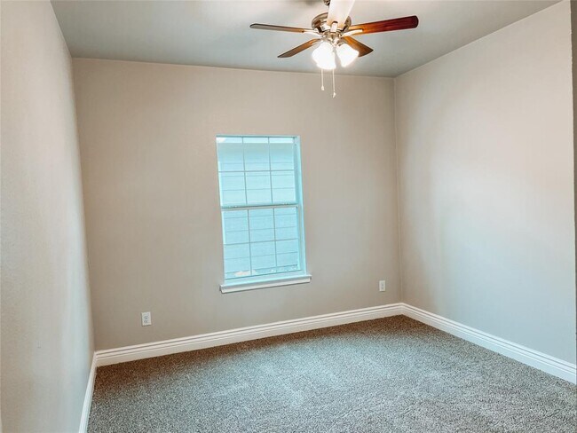 Photo - 4320 Spencer St