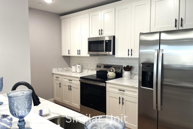 Building Photo - 303 Dunbar St Unit 328 Rental