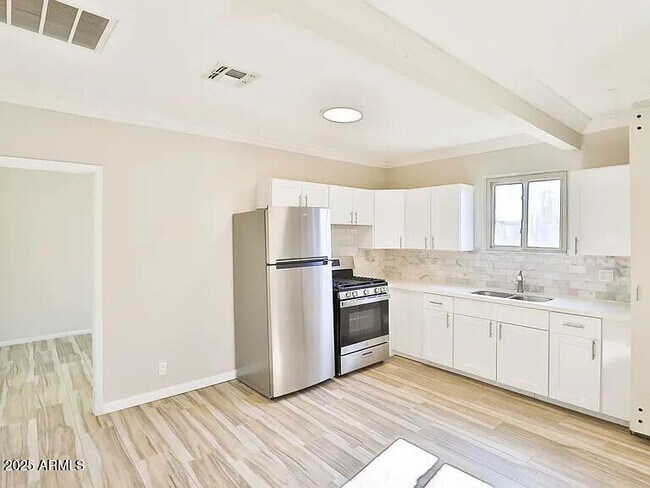 Photo - 2501 E Culver St Unit C