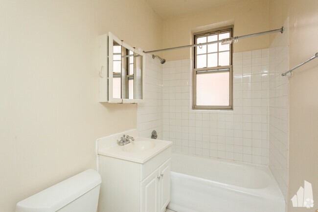 Building Photo - 525 W Aldine Ave Rental